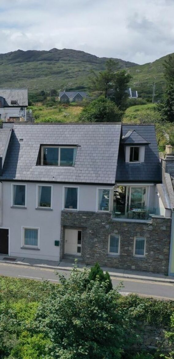 The Harbour House - Roundstone, Ireland