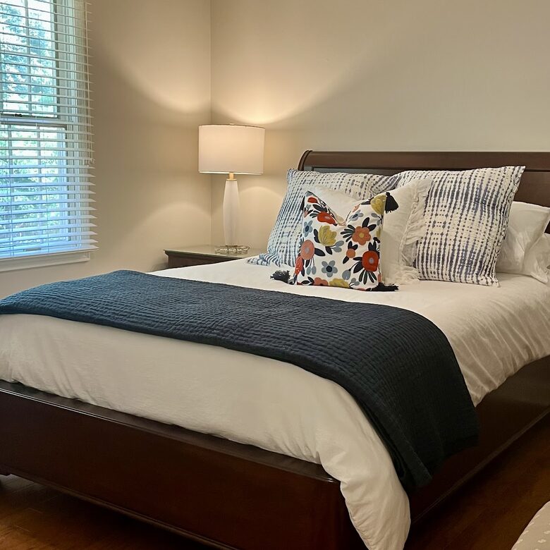 Charming Oxford Townhouse Walkable to the Square - Oxford, Mississippi