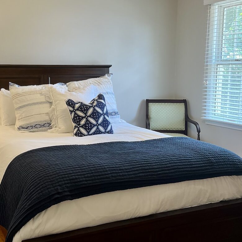 Charming Oxford Townhouse Walkable to the Square - Oxford, Mississippi