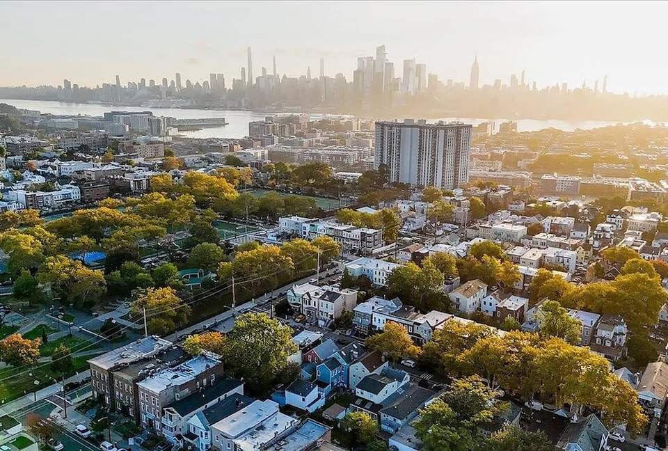 Modern Heights Stay Near NYC & Washington Park - Jersey City, New Jersey