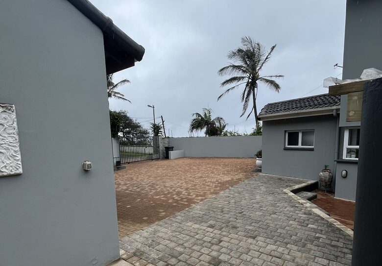 Sheffield Beachfront Villa with Pool and Indian Ocean Views - Sheffield Beach, South Africa