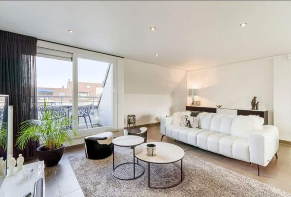 A Refined Duplex Near the Sea - Koksijde, Belgium