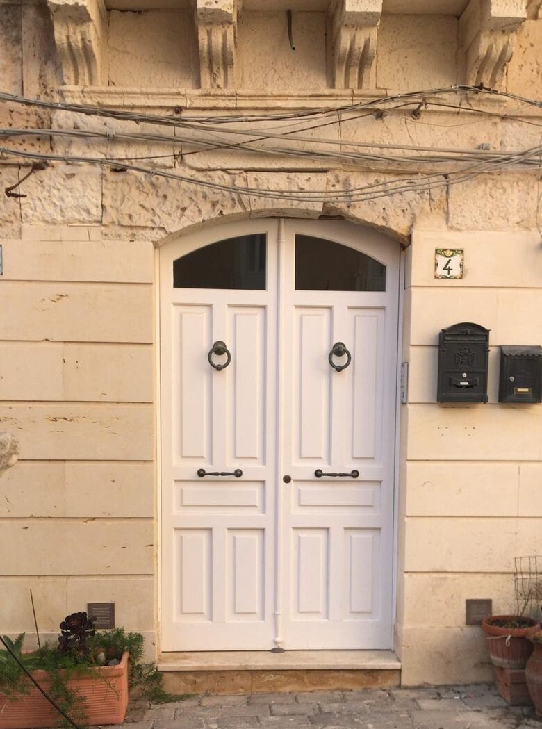 Ortigia's Refined 2BD Residence - Ortigia, Siracusa, Italy