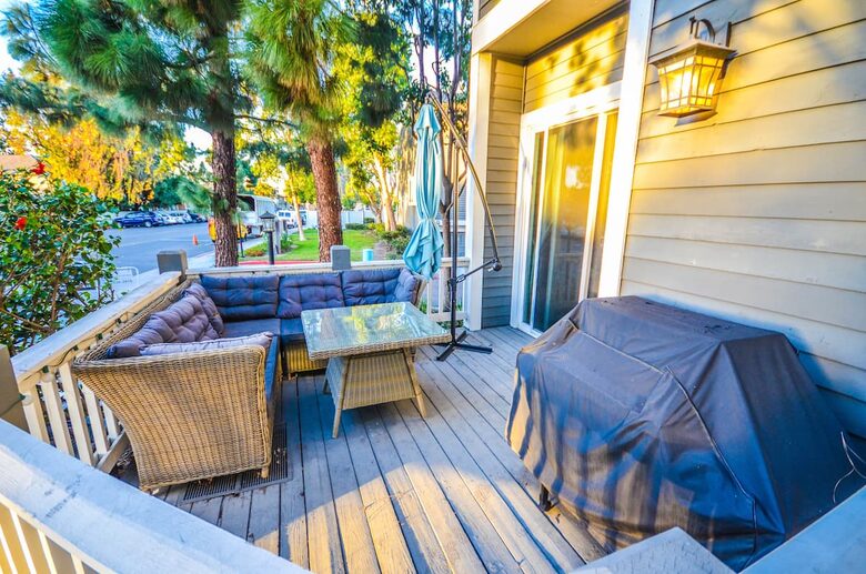 Stylish Orange County Townhome Near Newport Beach and OC Fairgrounds - Costa Mesa, California