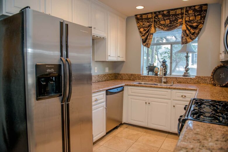 Stylish Orange County Townhome Near Newport Beach and OC Fairgrounds - Costa Mesa, California