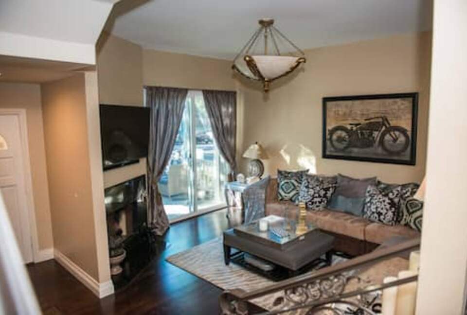 Stylish Orange County Townhome Near Newport Beach and OC Fairgrounds - Costa Mesa, California