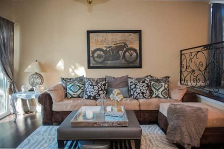 Stylish Orange County Townhome Near Newport Beach and OC Fairgrounds - Costa Mesa, California