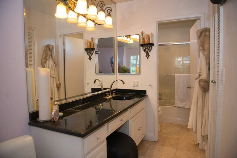 Stylish Orange County Townhome Near Newport Beach and OC Fairgrounds - Costa Mesa, California