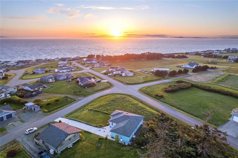 Whidbey Island Coastal Retreat with Ocean Views - Coupeville, Washington