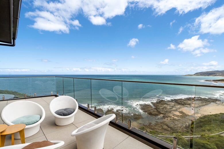 360° Ocean Views Above the Great Ocean Road - Wye River, Australia