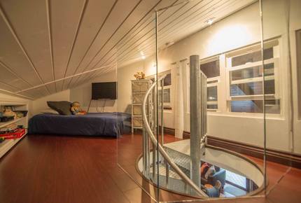 Donner Lake in Tahoe. Private Beach on Lake. Lake Views from Every Room. In Winter: Center Between Squaw Valley, Northstar and Sugar Bowl Ski Resorts. - Truckee, California