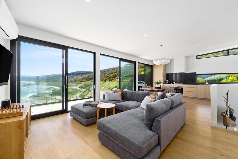 360° Ocean Views Above the Great Ocean Road - Wye River, Australia