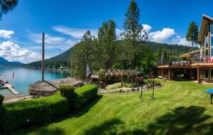 Luxury Canadian Lakefront Retreat in British Columbia - Chase, Canada