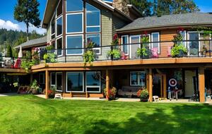 Luxury Canadian Lakefront Retreat in British Columbia - Chase, Canada