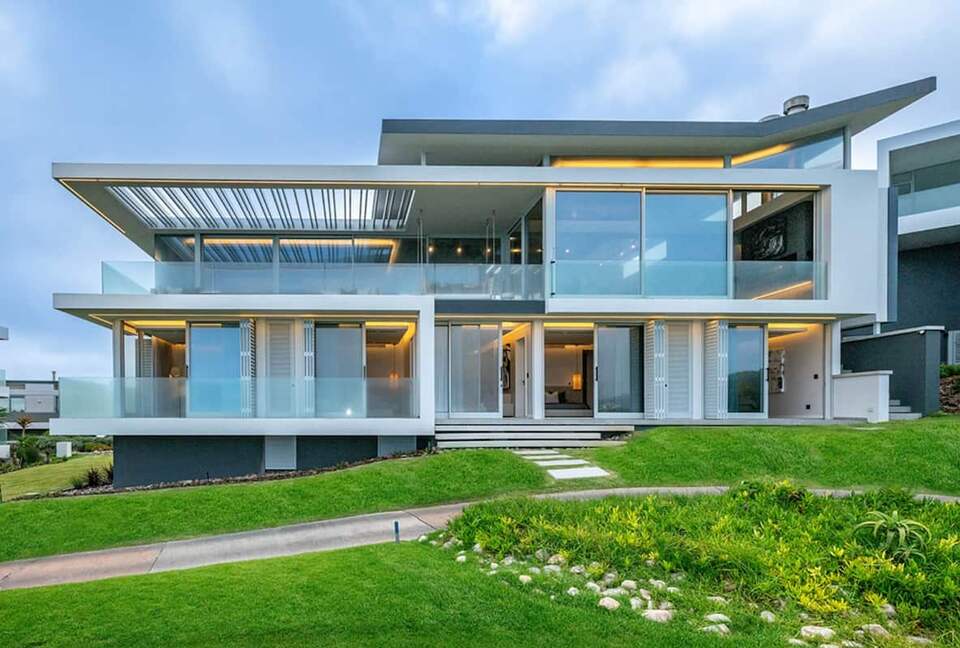 Clifftop Oceanview Villa Overlooking Pinnacle Point Golf Course - Mossel Bay, South Africa