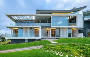 Clifftop Oceanview Villa Overlooking Pinnacle Point Golf Course - Mossel Bay, South Africa