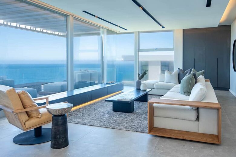 Clifftop Oceanview Villa Overlooking Pinnacle Point Golf Course - Mossel Bay, South Africa