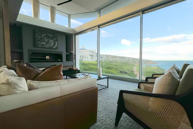 Clifftop Oceanview Villa Overlooking Pinnacle Point Golf Course - Mossel Bay, South Africa