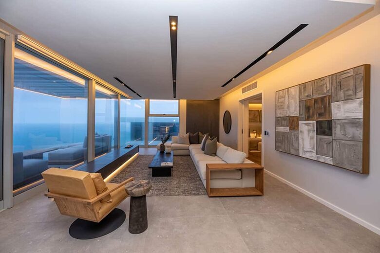 Clifftop Oceanview Villa Overlooking Pinnacle Point Golf Course - Mossel Bay, South Africa