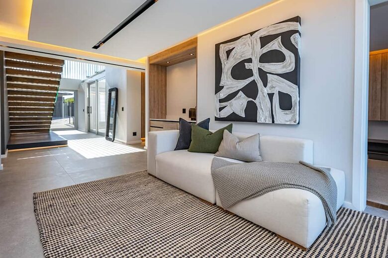 Clifftop Oceanview Villa Overlooking Pinnacle Point Golf Course - Mossel Bay, South Africa