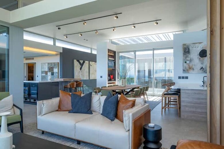 Clifftop Oceanview Villa Overlooking Pinnacle Point Golf Course - Mossel Bay, South Africa