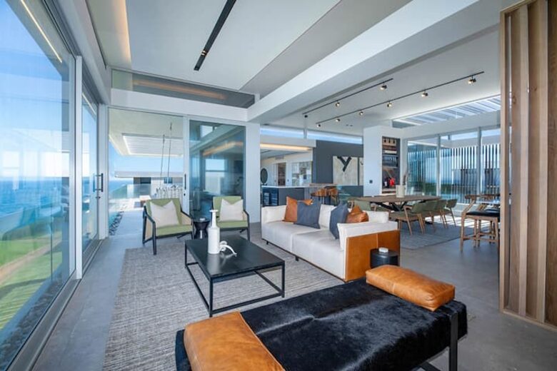 Clifftop Oceanview Villa Overlooking Pinnacle Point Golf Course - Mossel Bay, South Africa