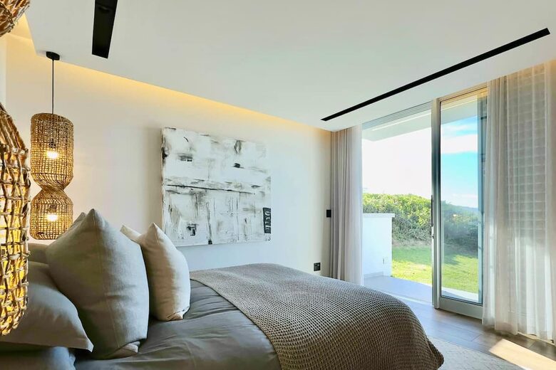 Clifftop Oceanview Villa Overlooking Pinnacle Point Golf Course - Mossel Bay, South Africa