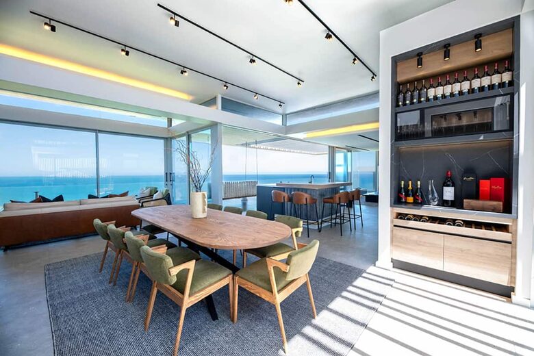 Clifftop Oceanview Villa Overlooking Pinnacle Point Golf Course - Mossel Bay, South Africa