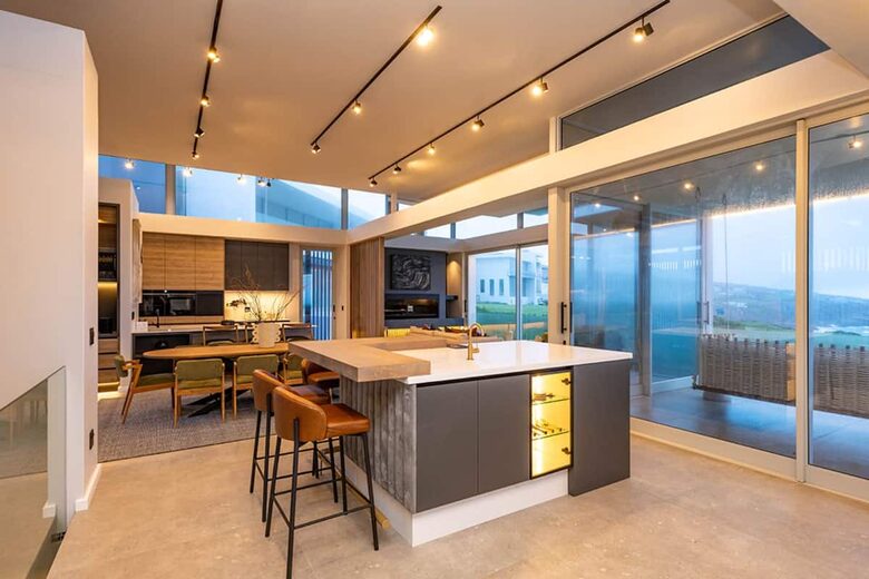 Clifftop Oceanview Villa Overlooking Pinnacle Point Golf Course - Mossel Bay, South Africa