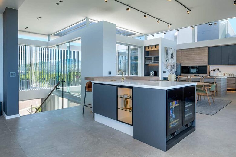 Clifftop Oceanview Villa Overlooking Pinnacle Point Golf Course - Mossel Bay, South Africa