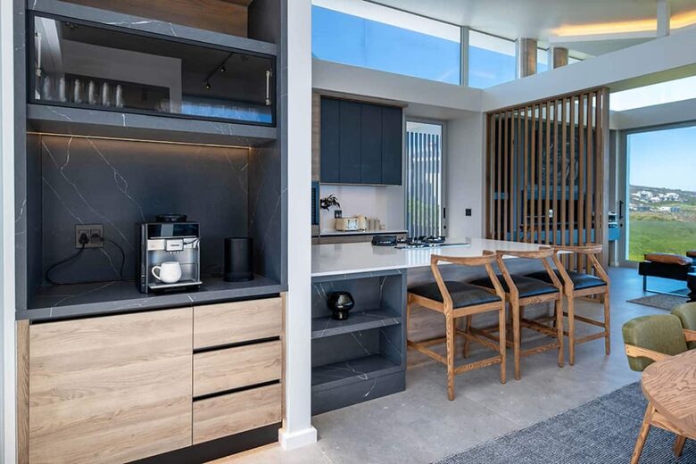 Clifftop Oceanview Villa Overlooking Pinnacle Point Golf Course - Mossel Bay, South Africa