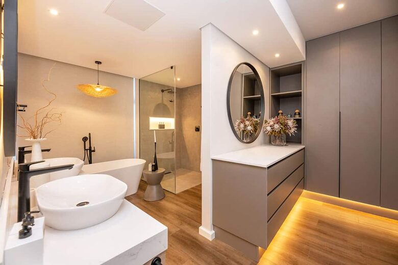 Clifftop Oceanview Villa Overlooking Pinnacle Point Golf Course - Mossel Bay, South Africa