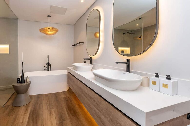 Clifftop Oceanview Villa Overlooking Pinnacle Point Golf Course - Mossel Bay, South Africa