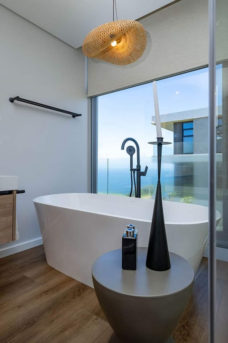 Clifftop Oceanview Villa Overlooking Pinnacle Point Golf Course - Mossel Bay, South Africa