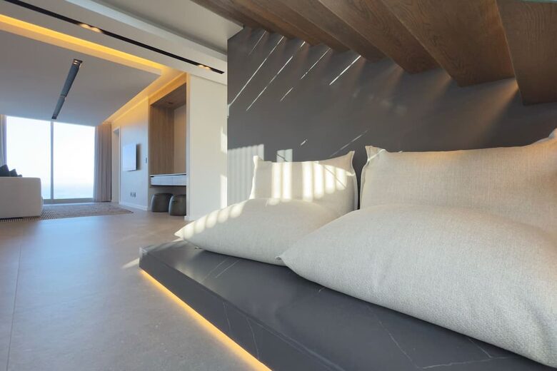 Clifftop Oceanview Villa Overlooking Pinnacle Point Golf Course - Mossel Bay, South Africa