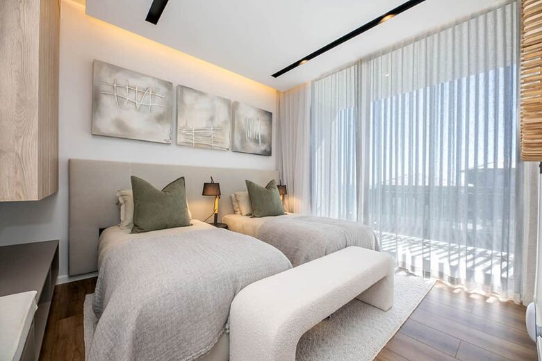 Clifftop Oceanview Villa Overlooking Pinnacle Point Golf Course - Mossel Bay, South Africa