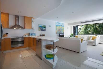 Spacious Multi-Level Coolum Escape with Panoramic Ocean Views - Coolum Beach, Australia