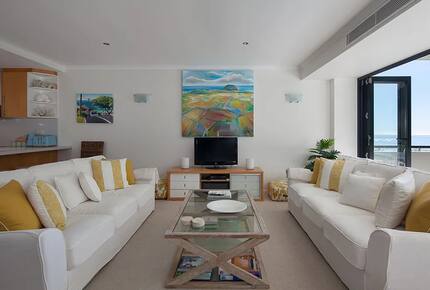 Spacious Multi-Level Coolum Escape with Panoramic Ocean Views - Coolum Beach, Australia