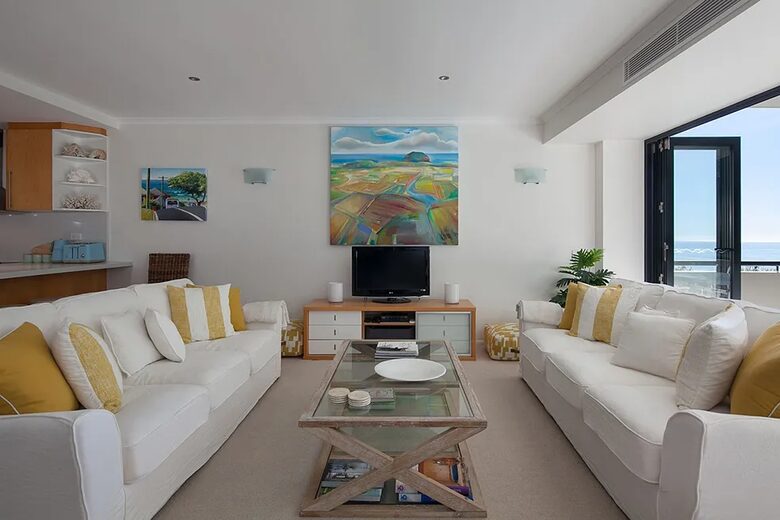 Spacious Multi-Level Coolum Escape with Panoramic Ocean Views - Coolum Beach, Australia