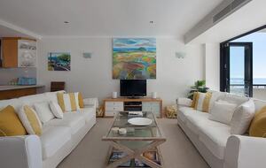 Spacious Multi-Level Coolum Escape with Panoramic Ocean Views - Coolum Beach, Australia