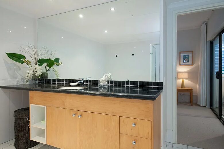 Spacious Multi-Level Coolum Escape with Panoramic Ocean Views - Coolum Beach, Australia