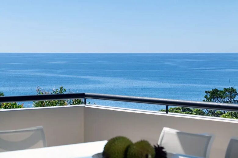 Spacious Multi-Level Coolum Escape with Panoramic Ocean Views - Coolum Beach, Australia