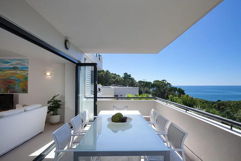 Spacious Multi-Level Coolum Escape with Panoramic Ocean Views - Coolum Beach, Australia