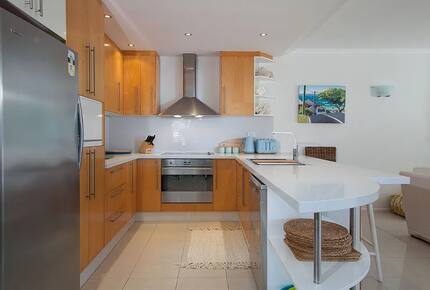 Spacious Multi-Level Coolum Escape with Panoramic Ocean Views - Coolum Beach, Australia