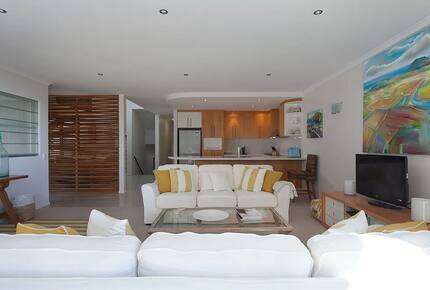 Spacious Multi-Level Coolum Escape with Panoramic Ocean Views - Coolum Beach, Australia