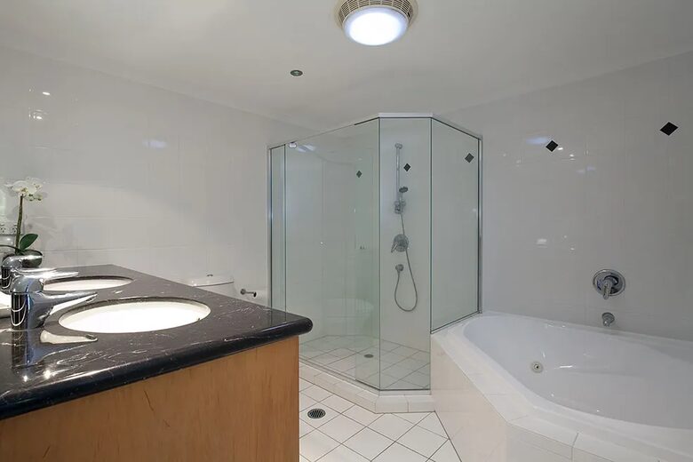 Spacious Multi-Level Coolum Escape with Panoramic Ocean Views - Coolum Beach, Australia