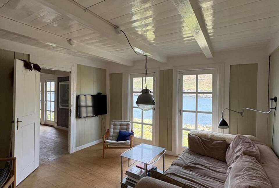 A 19th-Century Faroese House with Ocean Views in Sandavágur - Sandavágur, Faroe Islands