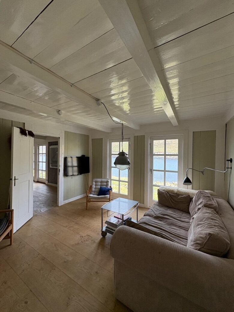 A 19th-Century Faroese House with Ocean Views in Sandavágur - Sandavágur, Faroe Islands