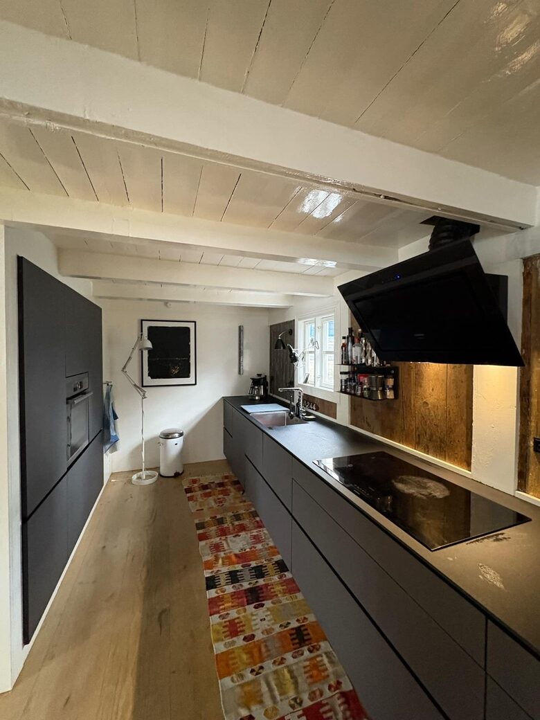 A 19th-Century Faroese House with Ocean Views in Sandavágur - Sandavágur, Faroe Islands