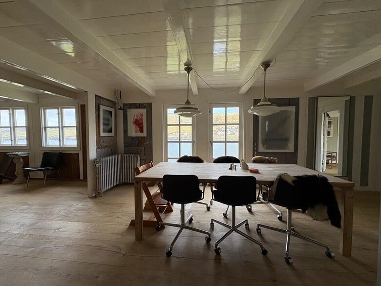 A 19th-Century Faroese House with Ocean Views in Sandavágur - Sandavágur, Faroe Islands